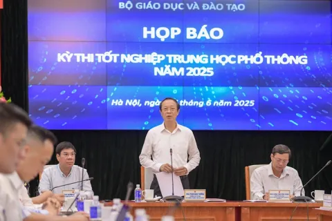 Bộ GD-ĐT lên tiếng sau bão "đề khó": Học thật thi thật, không sợ điểm thật