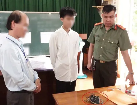 Thi tốt nghiệp thpt 2025: Thí sinh "công nghệ cao" dùng AI giải đề, camera ẩn gửi bài ra ngoài