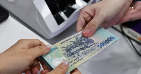 Lãi suất ngân hàng ngày 30/6/2025: Chỉ còn 3 ngân hàng niêm yết từ 6% trở lên