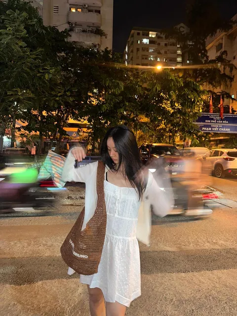 Vừa đặt chân tới Việt Nam, Hyeri đã “See Tình” cùng fan Sài Gòn