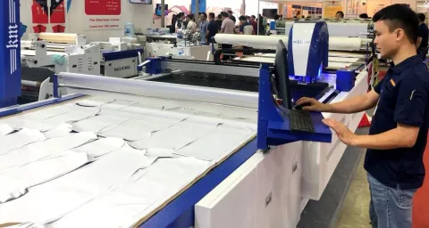 Doanh nghiệp ứng dụng AI, được nhiều hơn mất