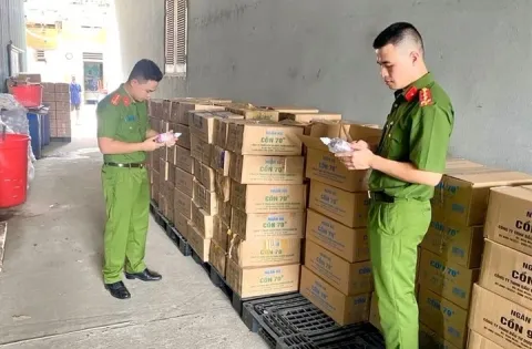 Triệt phá đường dây sản xuất, buôn bán cồn y tế giả quy mô lớn
