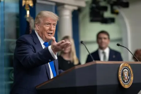 Ông Trump sắp gửi thư thông báo mức thuế mới cho hơn 150 nước