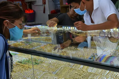 Giá vàng hôm nay, 18-7: Đảo chiều tăng vọt