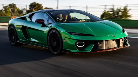 Đánh giá Lamborghini Temerario (2025): Liệu động cơ V8 hybrid tăng áp có thực sự thay thế được V10 huyền thoại?