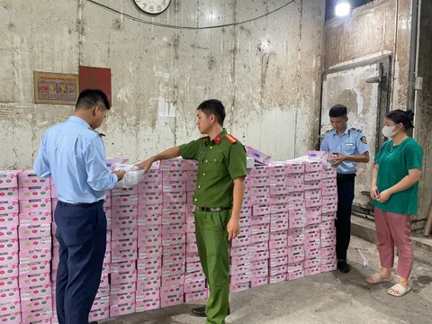 Hà Nội: Phát hiện và tạm giữ hơn 250 kg trái cây nhập lậu tại phường Hồng Hà