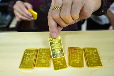 Giá vàng ngày 6/10: Vàng trong nước vượt xa mốc 139 triệu đồng/lượng