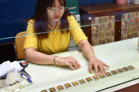 Giá vàng hôm nay 11/8: Vàng miếng SJC đảo chiều, rớt khỏi đỉnh lịch sử