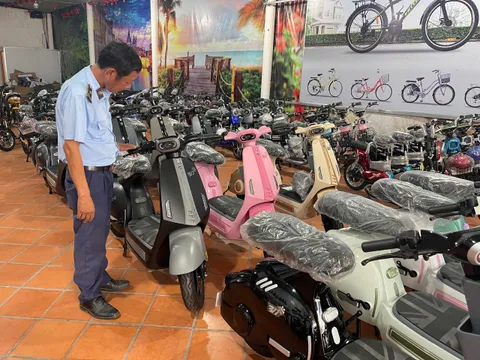 Phát hiện 2 cơ sở kinh doanh xe đạp điện không rõ nguồn gốc