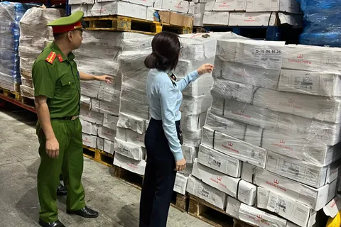 Phát hiện hơn 15,7 tấn xương lưng lợn đông lạnh hết hạn sử dụng