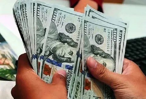 Tỷ giá USD hôm nay 5/9: Ngân hàng điều chỉnh trái chiều nhau