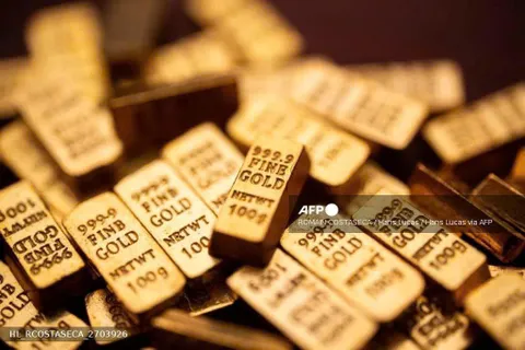 Giá vàng ngày 8/10: Vàng SJC chạm mốc 141,9 triệu đồng/lượng