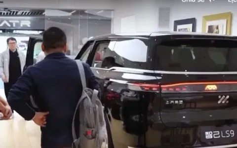 Người tiêu dùng Trung Quốc đổ xô mua xe điện trước khi trợ cấp thu hẹp