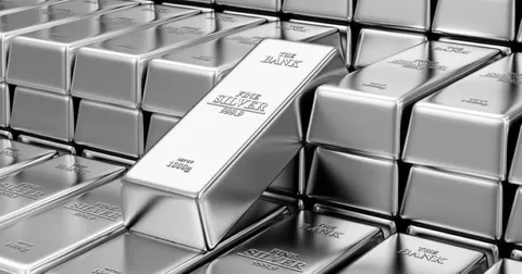 Giá bạc thiết lập mức đỉnh lịch sử, chạm mốc 67,49 USD/ounce
