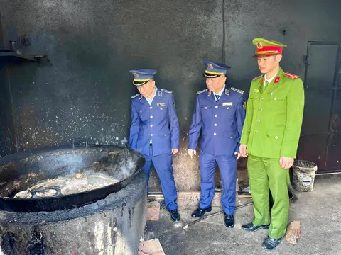 Phát hiện, xử lý cơ sở sản xuất, kinh doanh mỡ bẩn tại Hà Tĩnh
