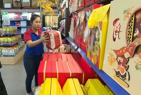 Rộn ràng thị trường quà Tết sớm