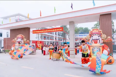 “Xuân tình nguyện - Tết sẻ chia” rộn ràng niềm vui học đường