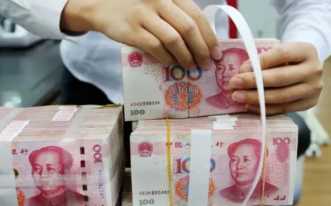 Trung Quốc mạnh tay "bơm" vốn để giải tỏa căng thẳng tiền mặt dịp Tết
