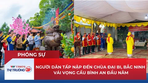 Người dân tấp nập đến chùa Đại Bi (Bắc Ninh) vái vọng cầu bình an đầu năm