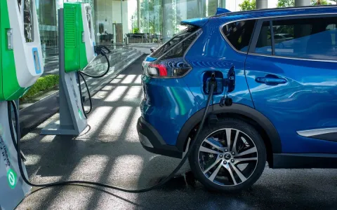 Đề xuất miễn lệ phí trước bạ ô tô điện đến hết năm 2030
