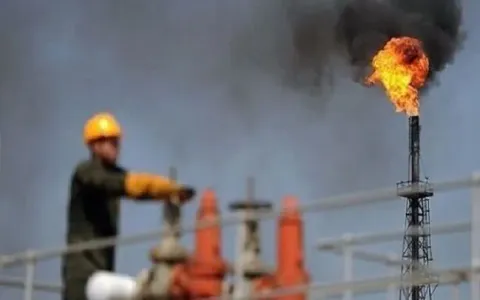 IEA: Lượng dầu dự trữ toàn cầu giảm với tốc độ kỷ lục