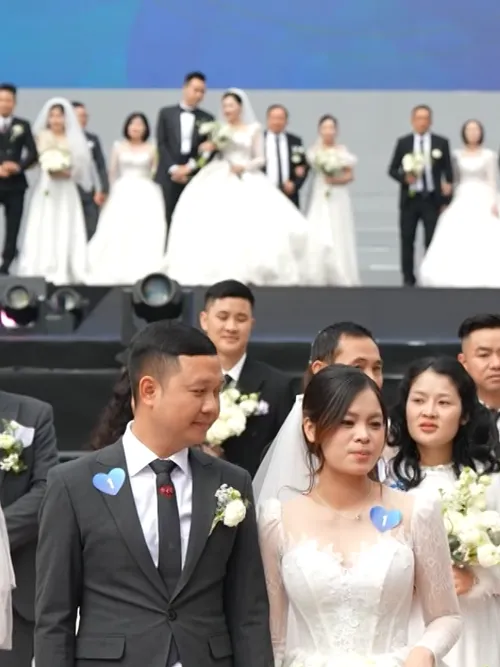 80 couples celebrate love at Vietnam Happy Fest