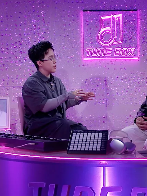 Kai Dinh - The sound of words | Tunebox