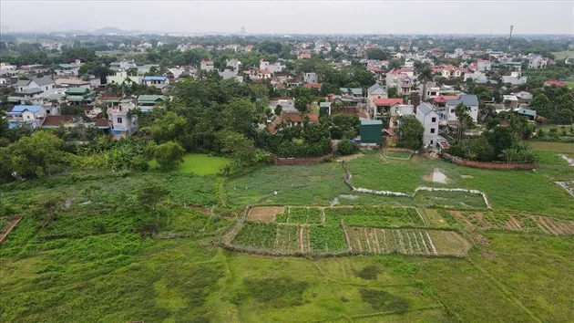 Mua đất càng xa trung tâm Hà Nội càng rẻ, nhưng bán ra lại không dễ