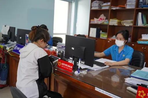 Tinh giản biên chế: Cán bộ trẻ bị ảnh hưởng sẽ được hưởng quyền lợi gì?