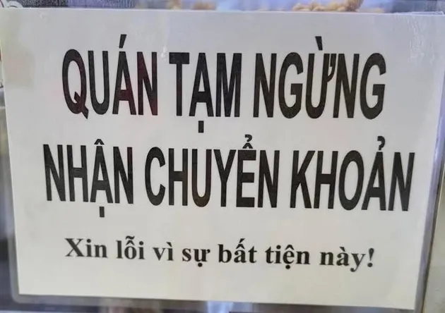 Nghe tin siết thuế, hàng quán đồng loạt "tháo chạy": Từ tắt app đến treo biển “không nhận chuyển khoản”