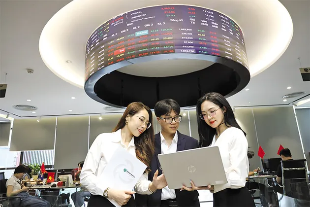 Cổ phiếu ngân hàng: Vẫn chịu áp lực nhưng nền định giá thấp mở ra cơ hội mới
