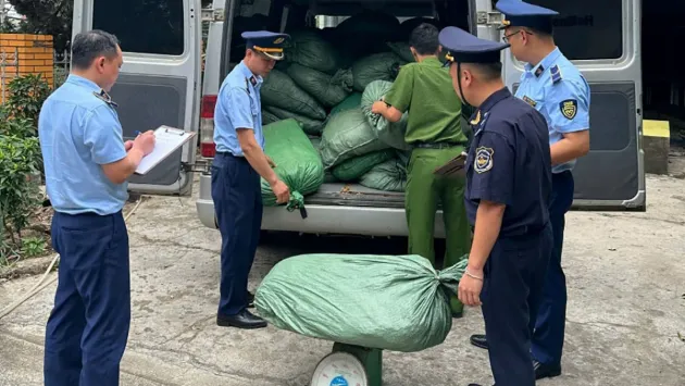 Cao Bằng: Thu giữ gần 123 tấn nguyên liệu thuốc lá nhập lậu trong vụ buôn lậu lớn