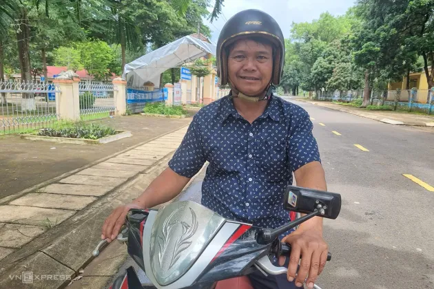 Cú Lội Ngược Dòng Ngoạn Mục Ở Tuổi U50: Trưởng Thôn “Cày” Đêm Thi Tốt Nghiệp THPT