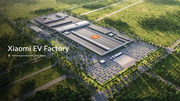 Chạm mặt "siêu phẩm" nhà máy Xiaomi: 91% tự động, 700 robot "cần mẫn" và cỗ máy đúc khủng như 2 sân bóng!