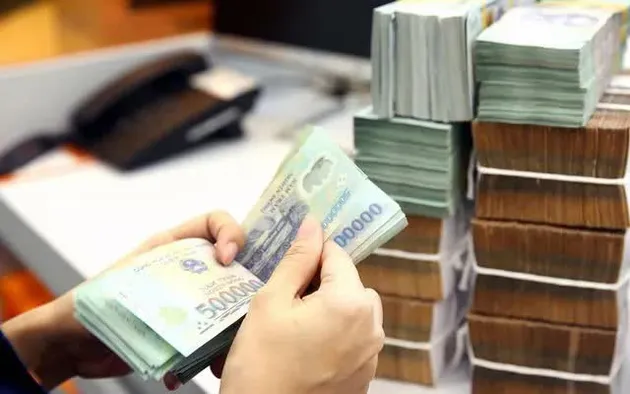 Lãi suất ngân hàng ngày 7/7/2025: Kỳ hạn dưới 6 tháng cao nhất 4,7%/năm, thị trường tiền gửi sôi động cuối tuần