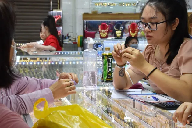 Giá vàng hôm nay, 11-7: Chưa dừng đà tăng