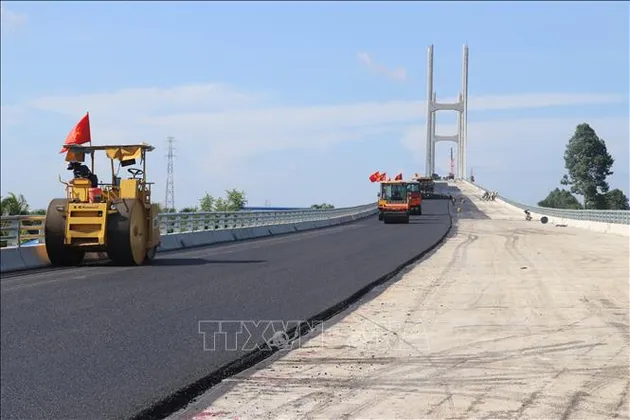 Bộ trưởng Bộ Xây dựng kiểm tra Dự án đầu tư xây dựng cầu Rạch Miễu 2