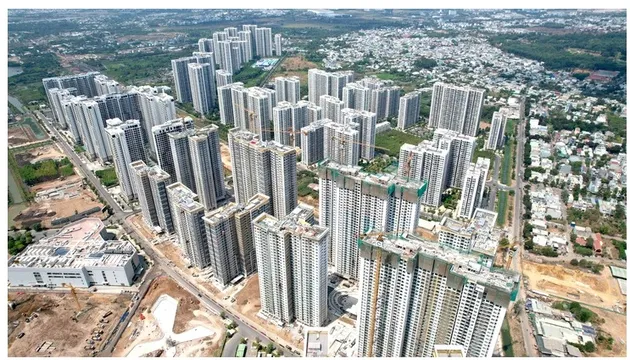 Bất động sản nửa đầu 2025: Hà Nội tăng tốc, TP Hồ Chí Minh hút vốn Bắc tiến