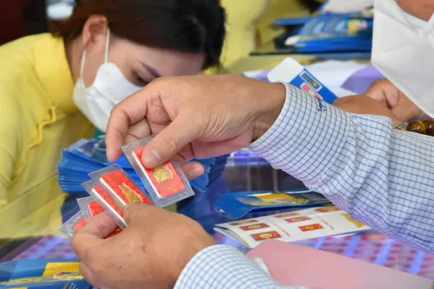 Giá vàng hôm nay, 16/7: Bị bán tháo trên thị trường thế giới
