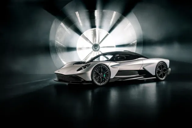 Aston Martin Valhalla: Chiếc siêu xe PHEV đầu tiên chính thức lăn bánh