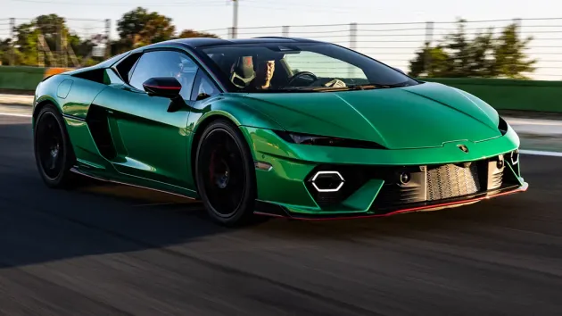 Đánh giá Lamborghini Temerario (2025): Liệu động cơ V8 hybrid tăng áp có thực sự thay thế được V10 huyền thoại?