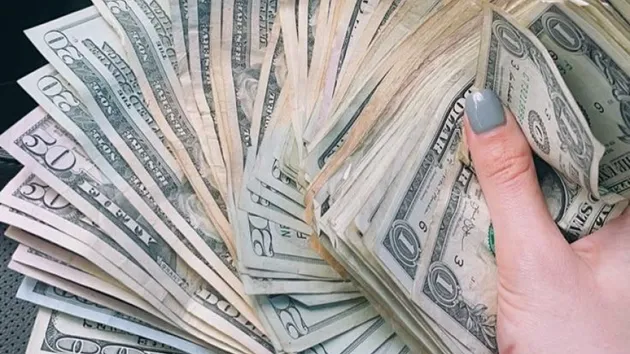 Tỷ giá USD hôm nay 19/8: Tỷ giá trung tâm tăng lên mốc 25.255 đồng/USD