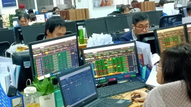 Cổ phiếu năng lượng giao dịch sôi động, VN-Index tăng hơn 6 điểm