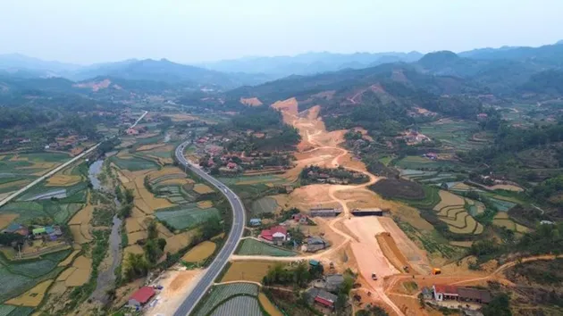 Quyết liệt tháo gỡ vướng mắc, đẩy nhanh tiến độ hoàn thành 4 dự án cao tốc năm 2025
