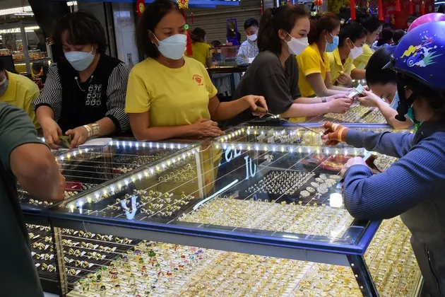 Giá vàng hôm nay 5/9: Đảo chiều sụt giảm sau chuỗi ngày tăng nóng