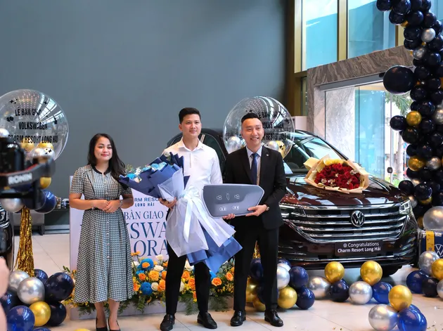 Xe sang Volkswagen đưa đón khách tại Charm Resort Long Hải