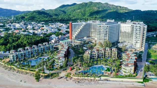 Địa thế “vượng sơn - đắc thủy” của Charm Resort Long Hải