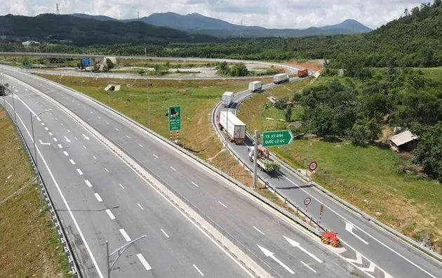 Bàn giao đoạn cao tốc Vũng Áng - Bùng về Cục Đường bộ Việt Nam quản lý