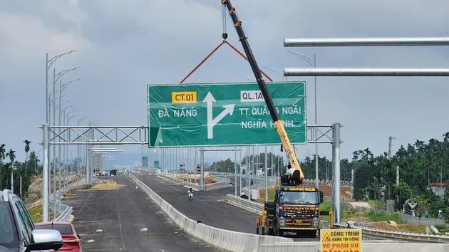 Cao tốc Quảng Ngãi - Hoài Nhơn: 'Tất bật' trước ngày thông xe 19/12