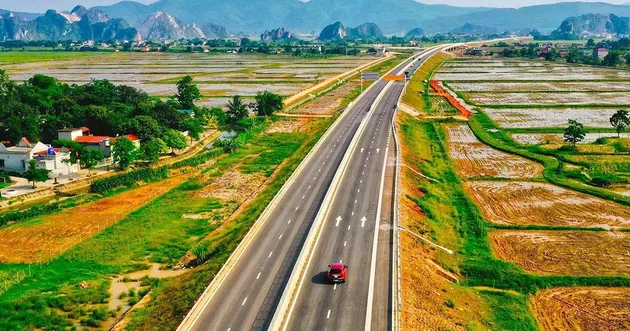 Đẩy nhanh tiến độ đầu tư 5 tuyến cao tốc quan trọng trước năm 2030